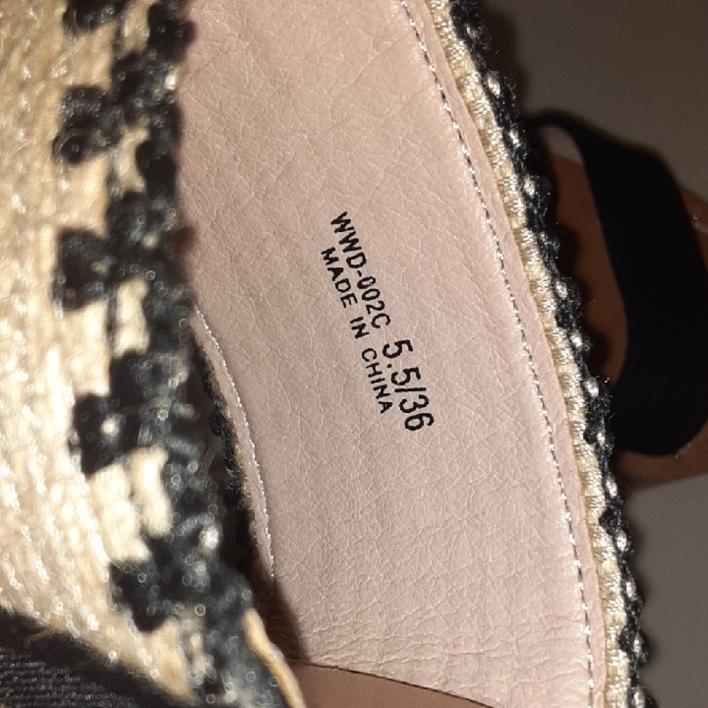 Chinese Laundry Black and Tan Wedges - Picture 6 of 11